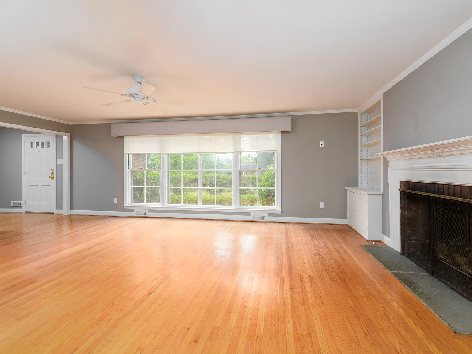 5 bed, 3200 sqft, $5,000 — Photo 2