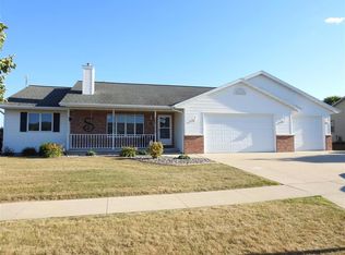 4409 Deerfield Ln, Manitowoc, WI 54220