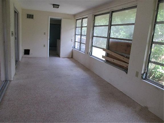 3rd image of 130 Lakeview Ln