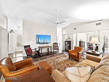 136 10th Ave — Photo 32