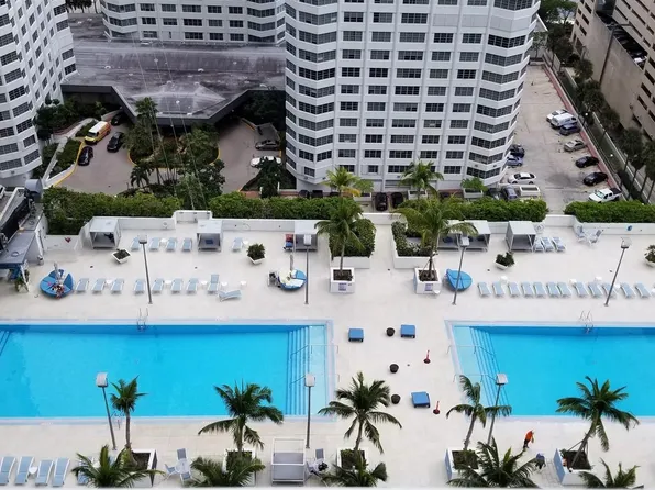 951 Brickell Ave APT 2402, Miami, FL 33131