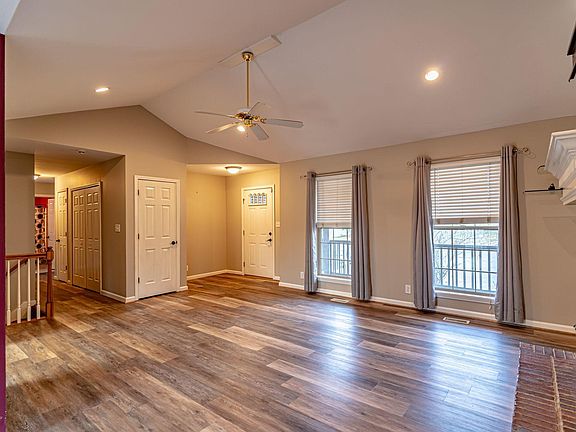 4th image of 237 Woodfield Cir