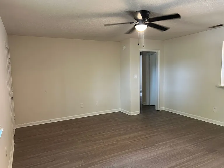 1010 Wellington Dr — Photo 4