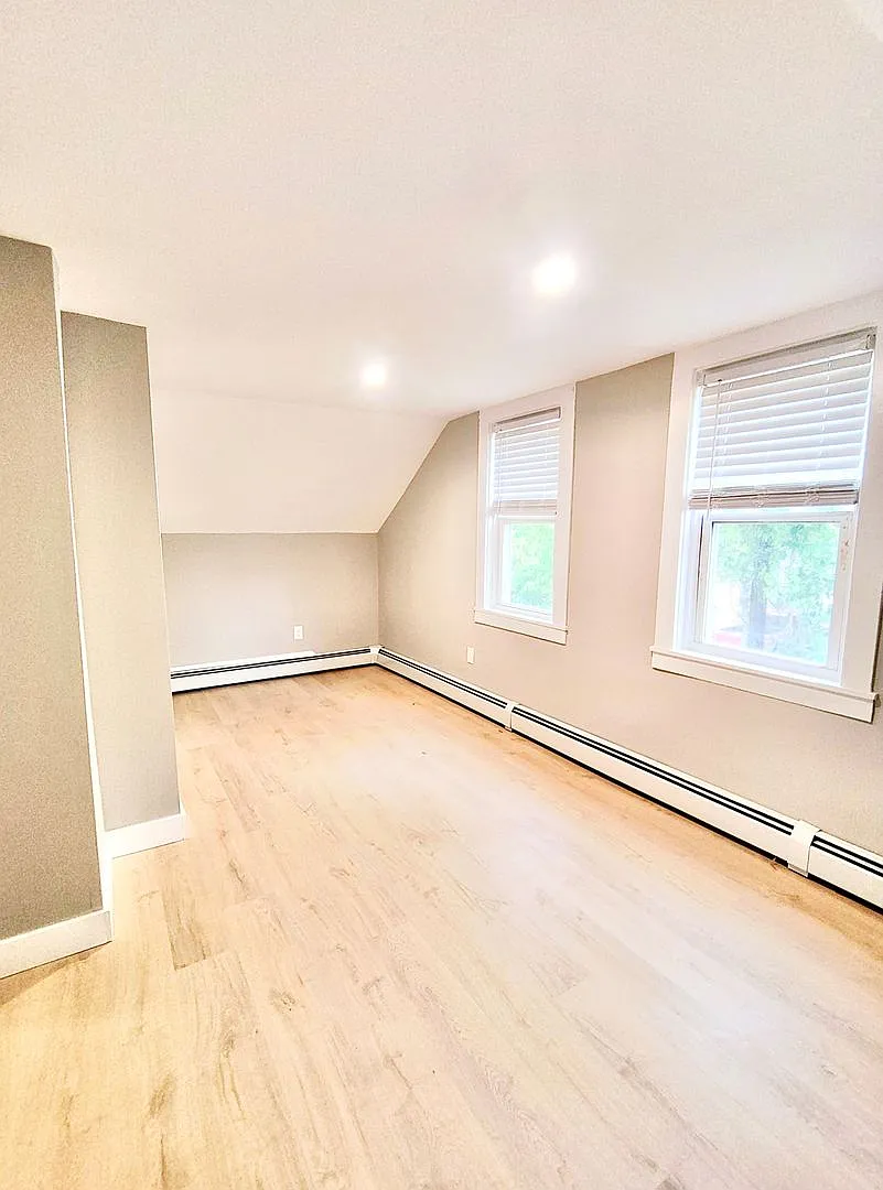 Pawtucket/Woodlawn Single Family - $2,895 — Photo 4