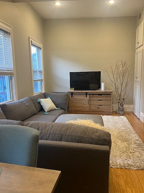 Open concept living area. High ceilings, ample closet space. Bamboo flooring. Central air