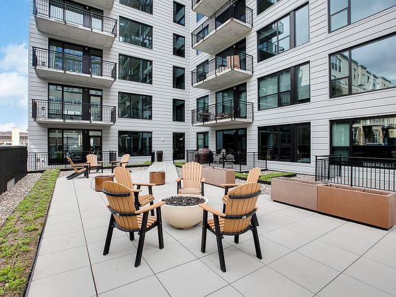 4th image of 740 Portland Ave #1307