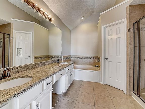 5th image of 2209 Glen Heights Dr