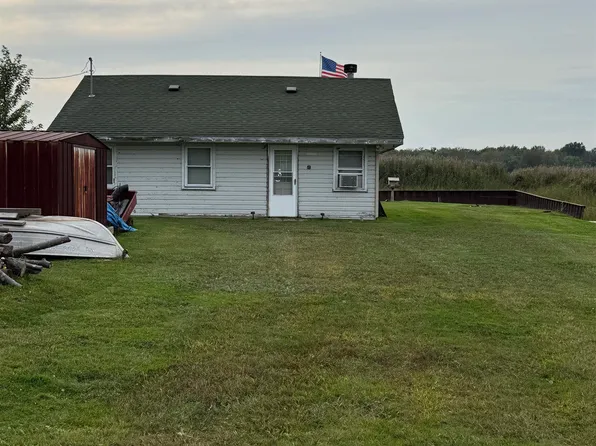 3660 Middle Channel Dr, Harsens Island, MI 48028