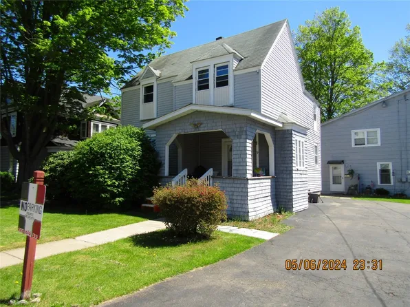 9 S Oak Ave, Endicott, NY 13760