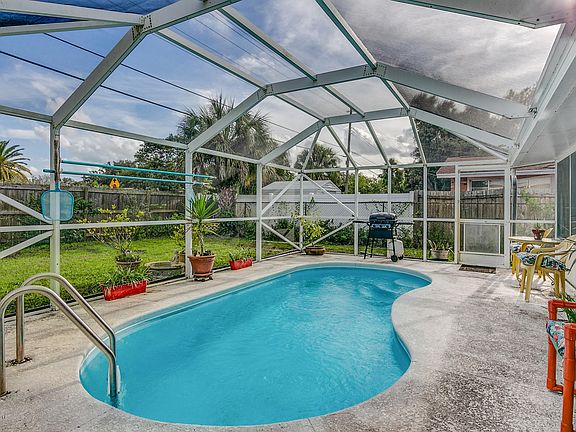 2nd image of 2539 Riviera Dr