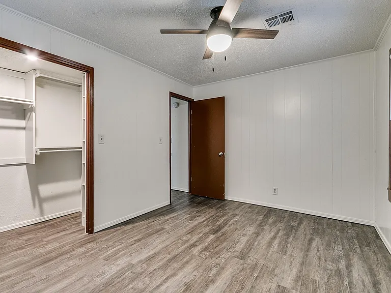 217 E Daws St #B — Photo 10
