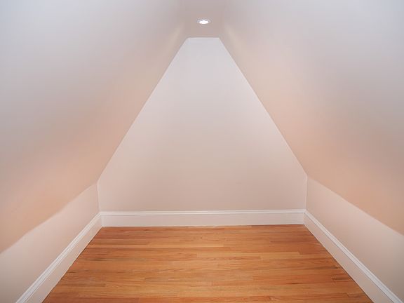 4th image of 25 Garrison Rd APT 4