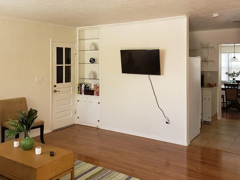 2427 NE Center St — Photo 5