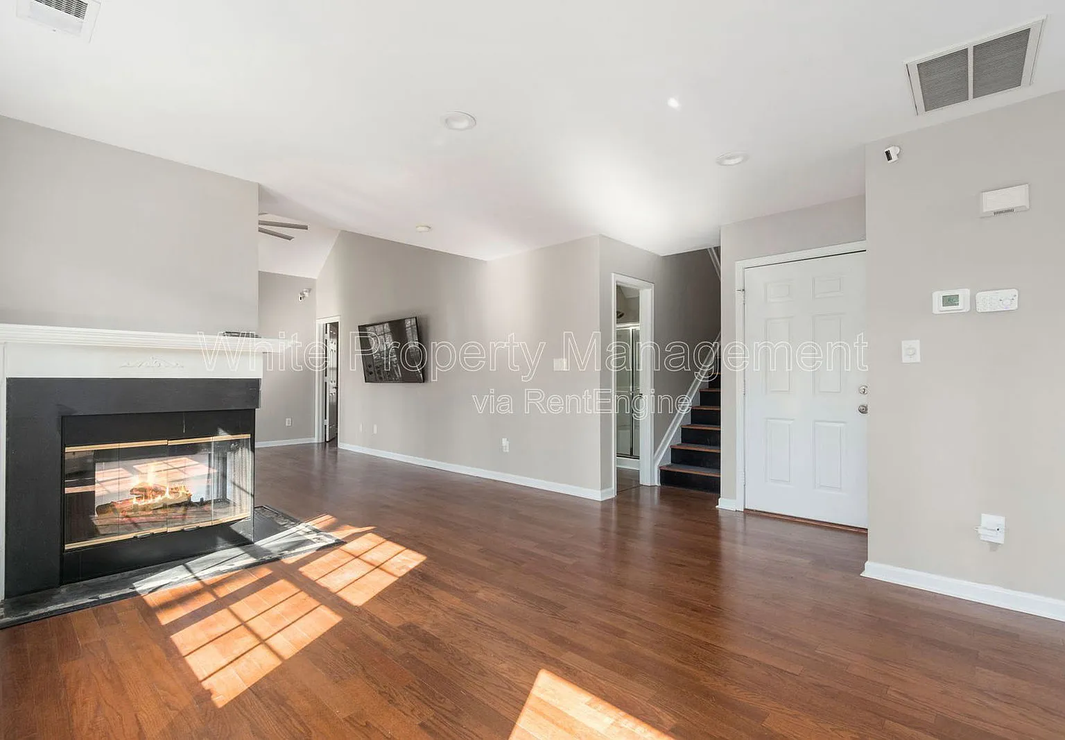 3 bed, 2.0 bath, 1603 sqft, $2,145 — Photo 2