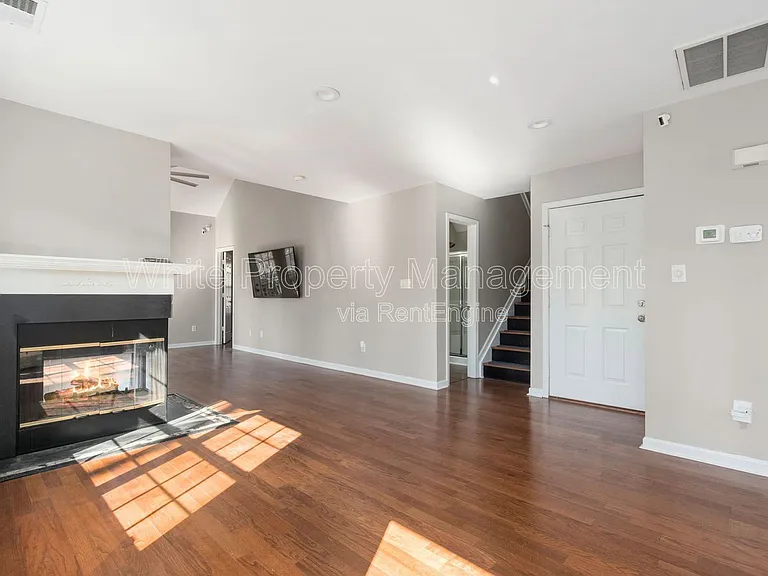 8401 Southgate Commons Dr — Photo 2