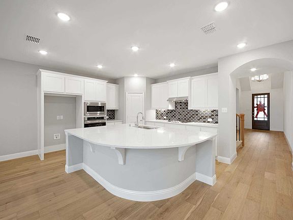 3rd image of 8605 Lake Arrowhead Trl