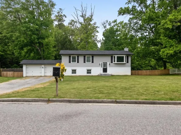 45364 Barefoot Dr, California, MD 20619