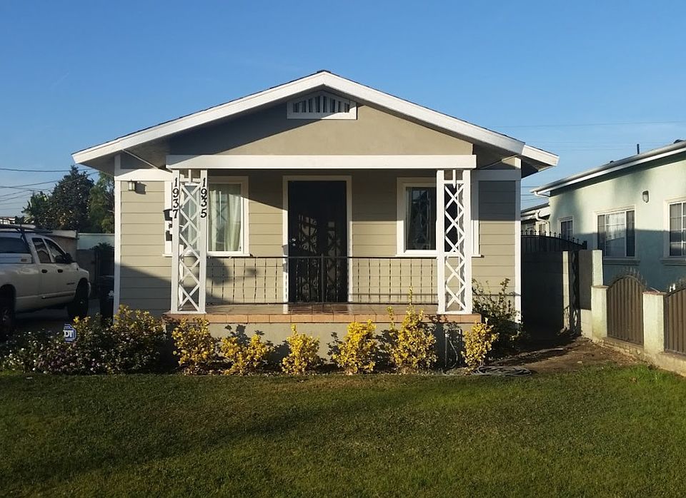 2nd image of 1935 W 36th Pl