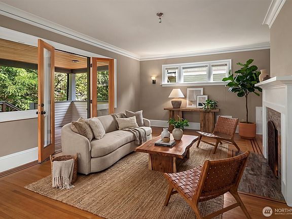 4th image of 2215 E Aloha Street