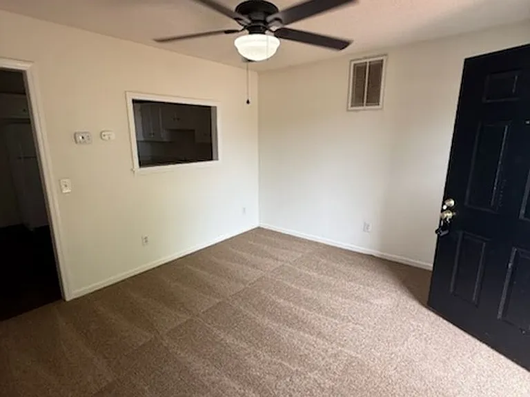 120 W Presnell St — Photo 2