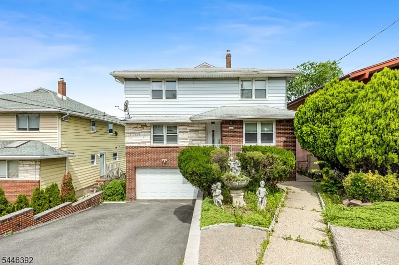 3 bed, 1.0 bath, $3,200 — Photo 1