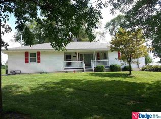 7637 N 98th St, Omaha, NE 68122