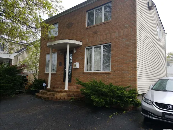 389 Hunnewell Avenue, Elmont, NY 11003