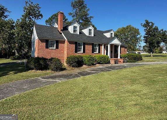 1st image of 907 Center Dr