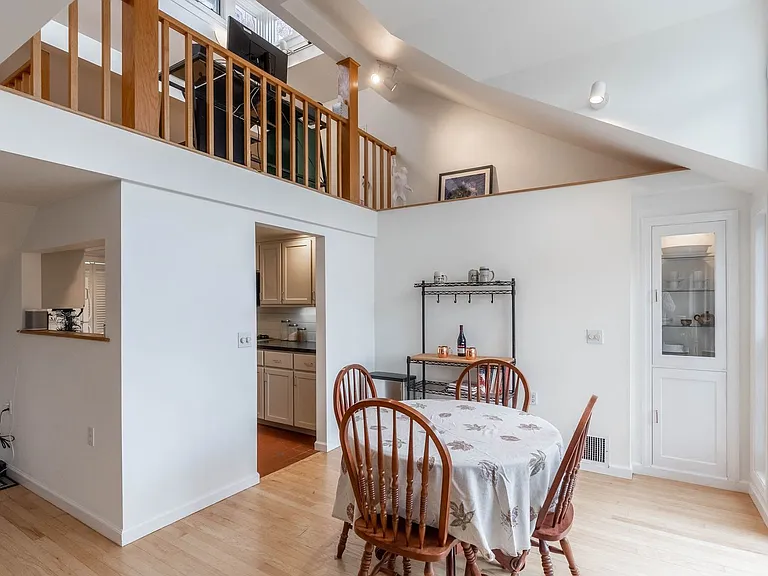 208-210 Vaughan Street — Photo 13
