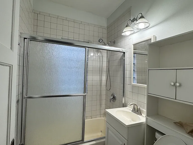 1018 E Brady St #4 — Photo 6