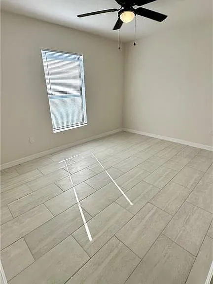 1105 NE 6th Pl — Photo 16