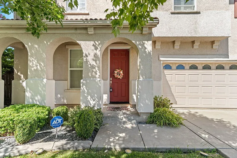 3 bed, 2.5 bath, 1875 sqft, $2,945 — Photo 2