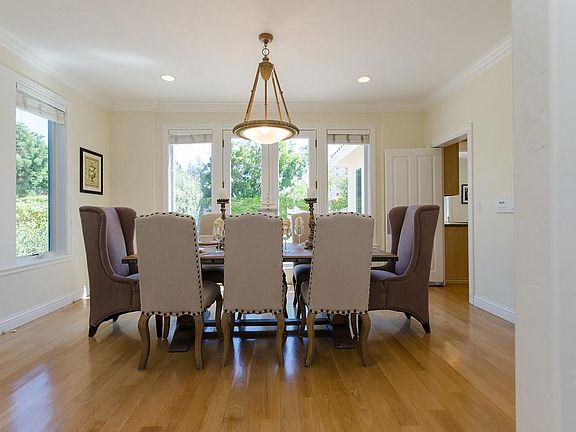 5th image of 567 Glenbrook Dr