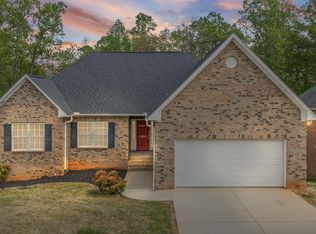 395 Sandpiper Dr, Boiling Springs, SC 29316