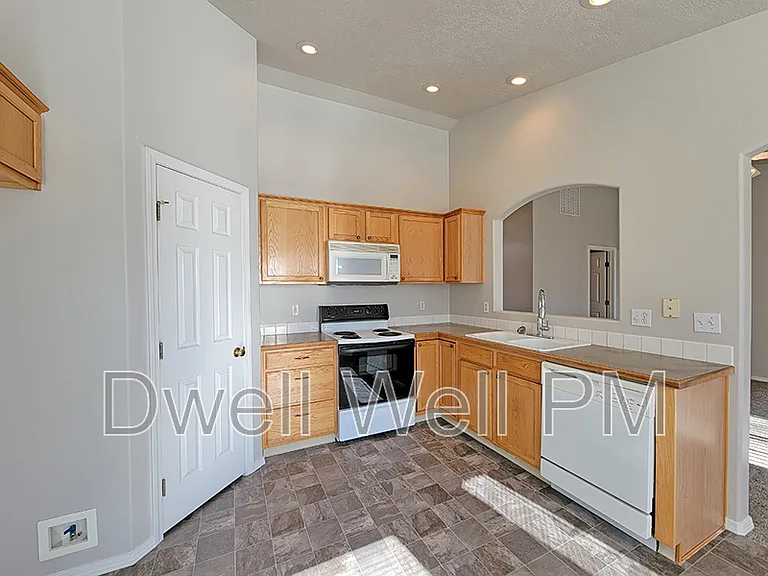 2903 E Ohio Ave — Photo 6