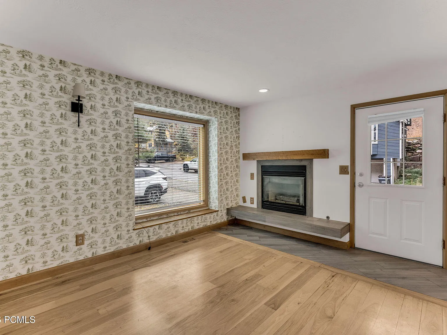 3 bed, 2.0 bath, 1116 sqft, $3,800 — Photo 2