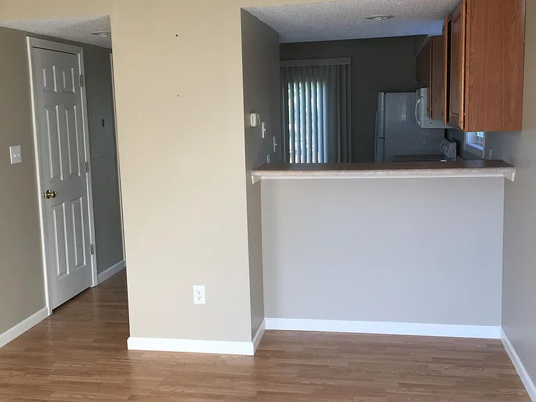 3350 S Oaklawn Cir — Photo 2