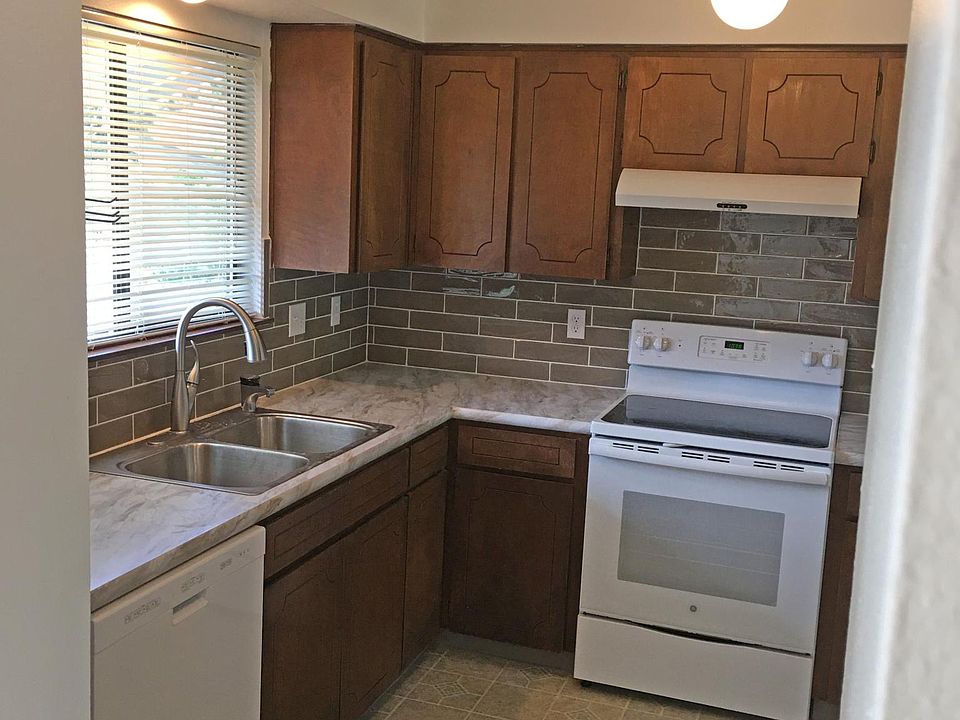 1st image of 1424 NE 140th Ave