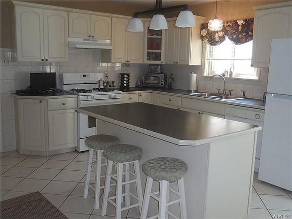 2nd image of 4795 Crestwood Dr