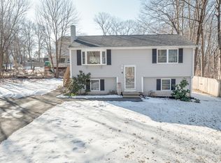 4 Rocky Ledge Ln, Billerica, MA 01821