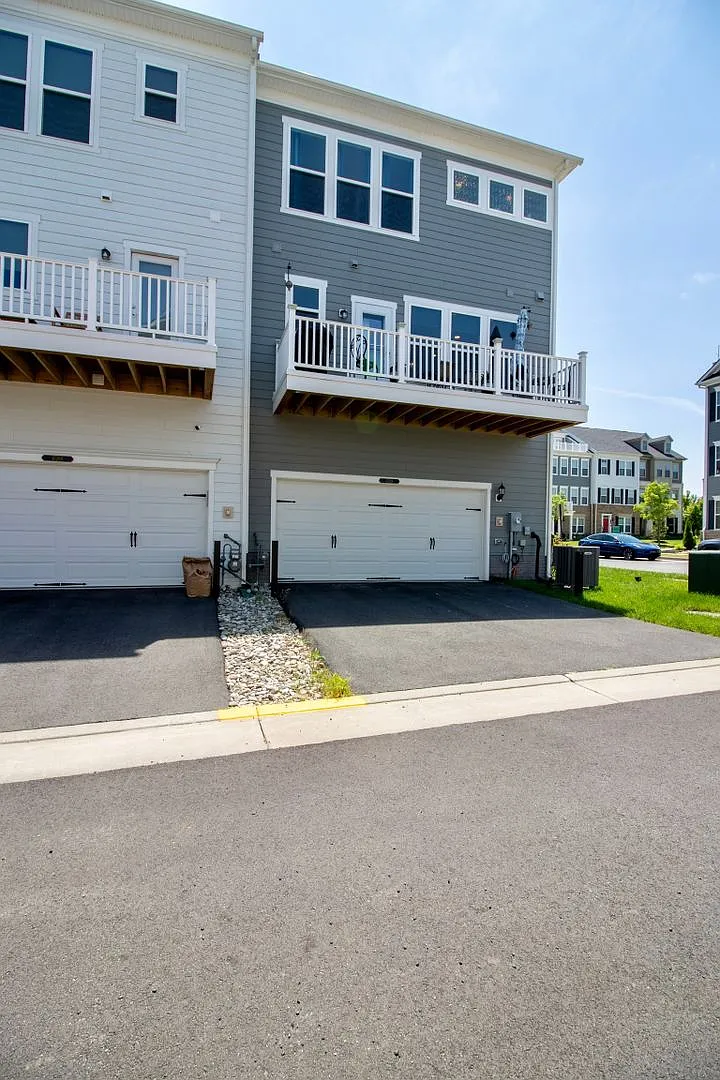 4-Level Potomac Shores Townhome | Rooftop Terrace + Resort-Style Amenities — Photo 3