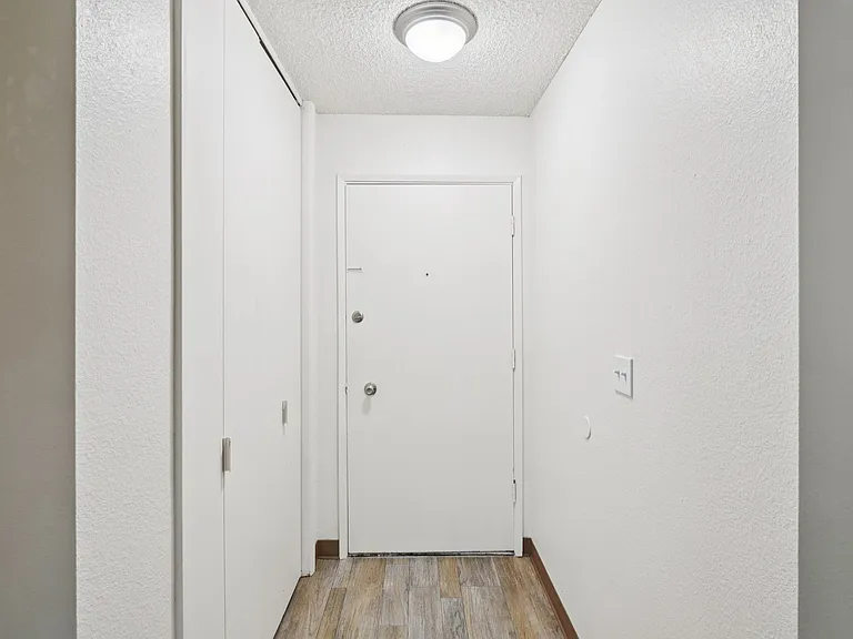 Georgetown Manor Apartments — Photo 20