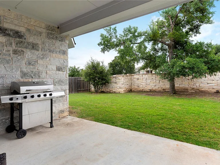420 Winding Hollow Ln — Photo 31