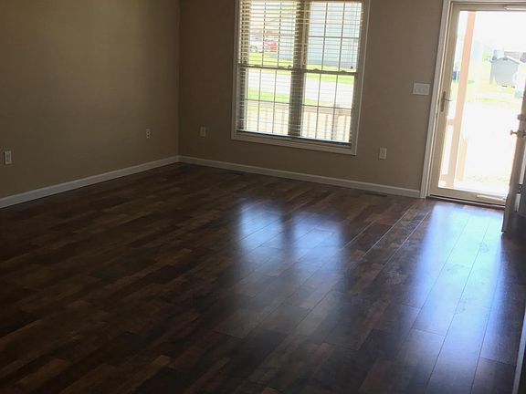 4th image of 68 Skyview Dr