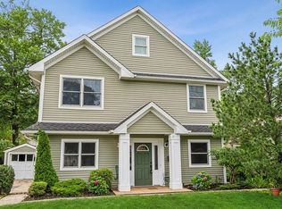 34 Summit Ave, Fords, NJ 08863