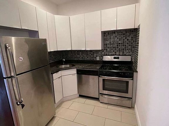 2nd image of 256 W 135th St APT 3