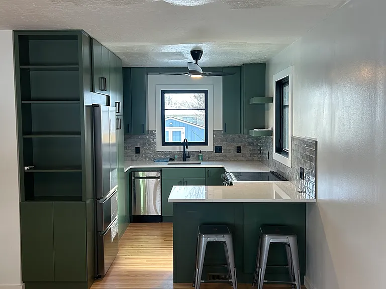 410 S 13th Ave — Photo 3