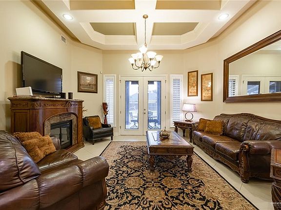 5th image of 706 Amistad Cir