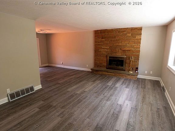 4th image of 626 Jane St