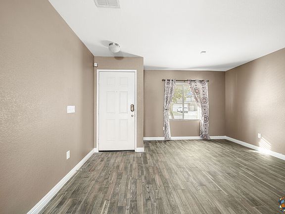 3rd image of 617 Sheffield Dr